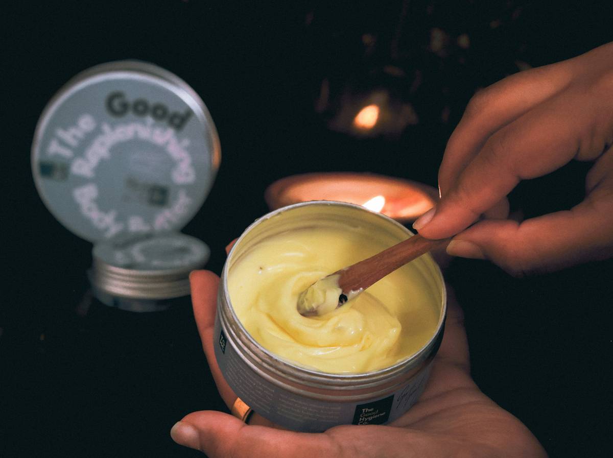 close-up of does b tight cellulite cream work packaging next to before-after leg photos