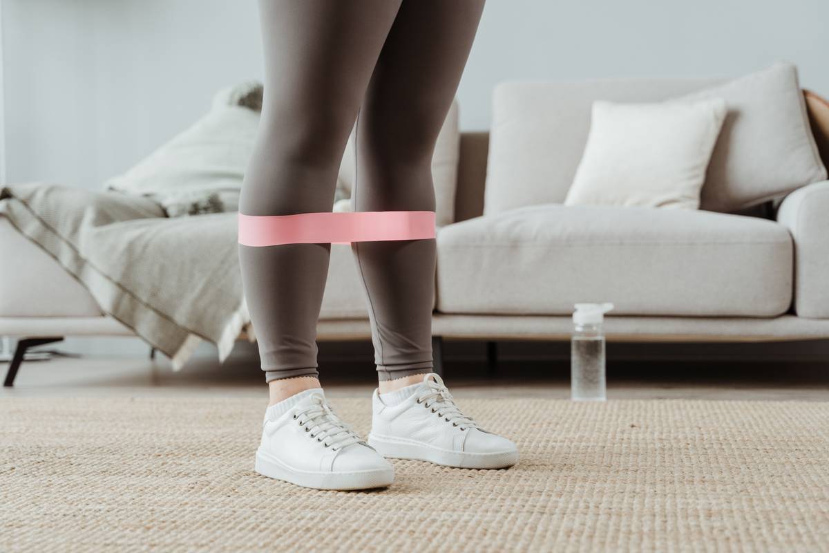 woman doing Romanian deadlifts as part of exercise to remove cellulite fast routine
